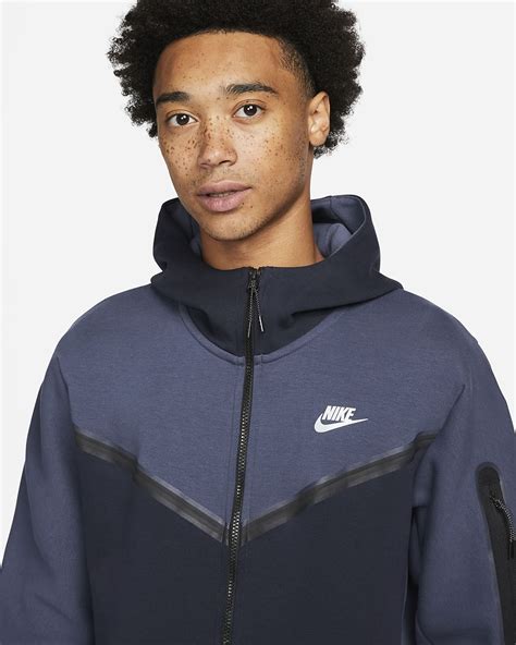 nike sportswear fleece.